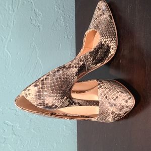 Like new dressy snakeskin pumps